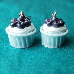 2/15$ NWOT blueberry blue cupcakes earrings